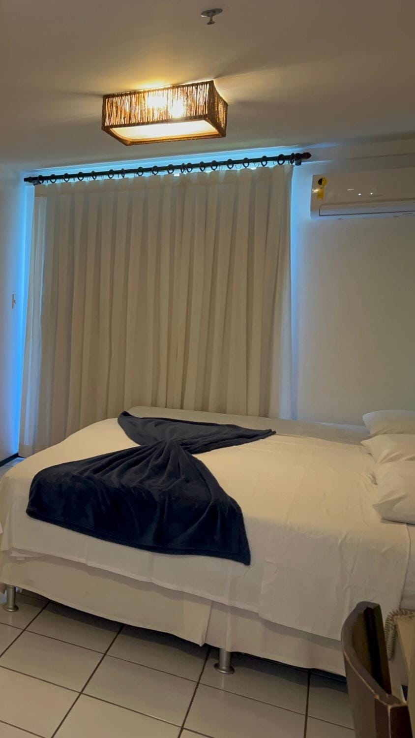Bed, Photo of the whole room, Bedroom, air conditioner