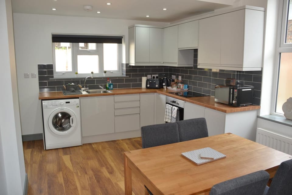 Kitchen or kitchenette, Dining area, Communal kitchen