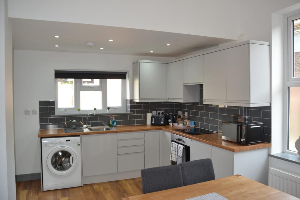 Kitchen or kitchenette, Communal kitchen
