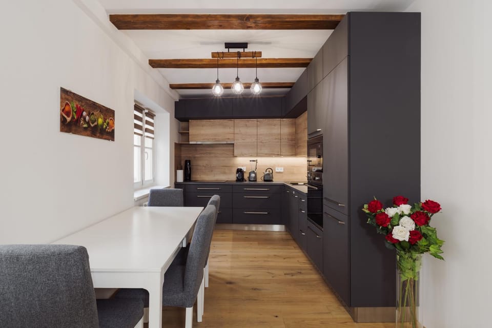 Dining area, kitchen