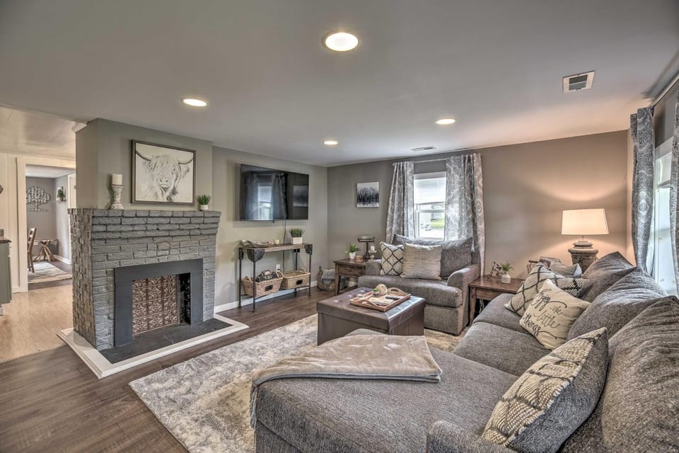 Damascus Cottage w/ Fire Pit - 1 Mi to Trails House in Damascus