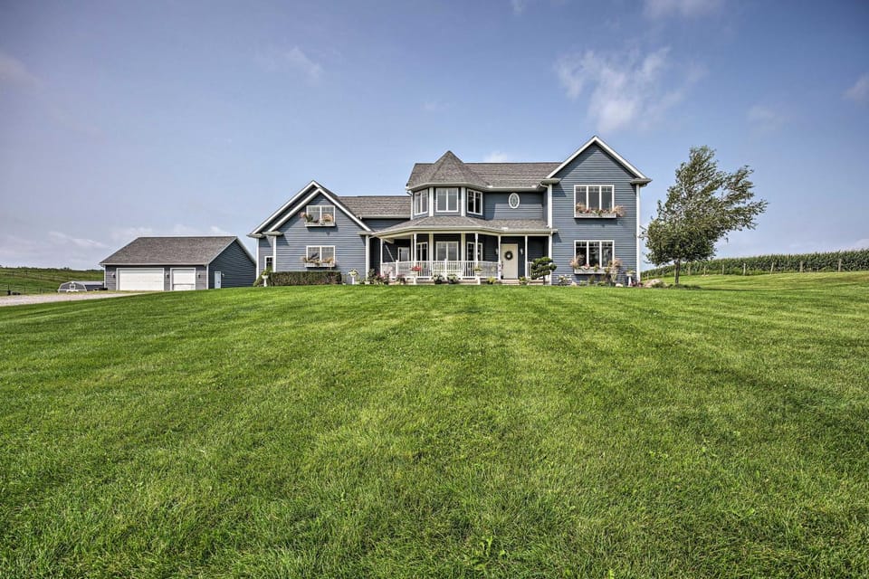 Blue Birds Perch: Stunning Home on Private Hilltop House in Indiana