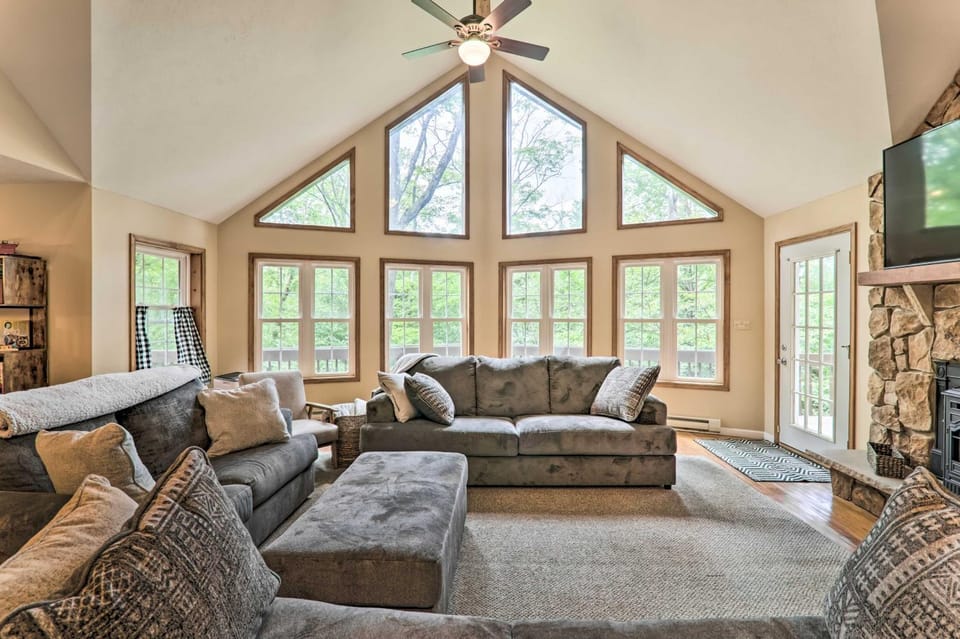 Riverview | Big Bass Lake Poconos Retreat House in Pocono Mountains