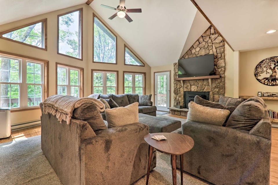 Riverview | Big Bass Lake Poconos Retreat House in Pocono Mountains