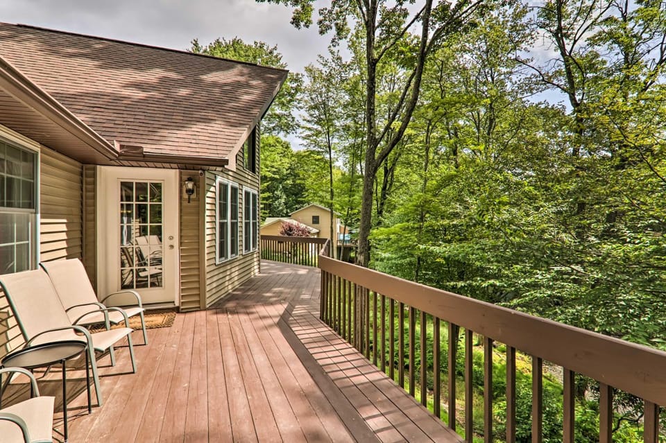 Riverview | Big Bass Lake Poconos Retreat House in Pocono Mountains