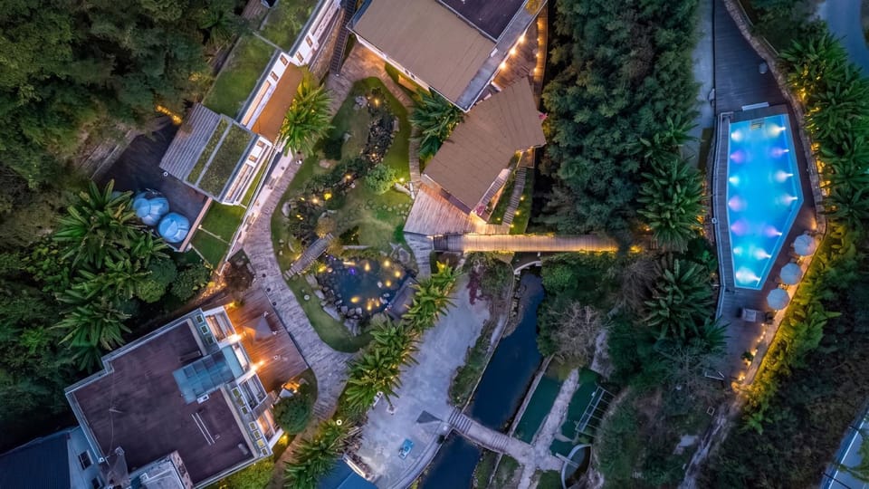 Property building, Bird's eye view, Swimming pool