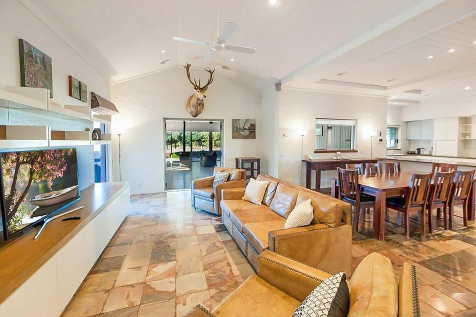 Nepeta Cataria Estate - Echuca Holiday Homes House in Echuca