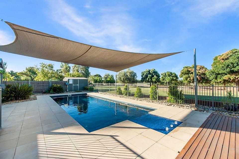 Nepeta Cataria Estate - Echuca Holiday Homes House in Echuca