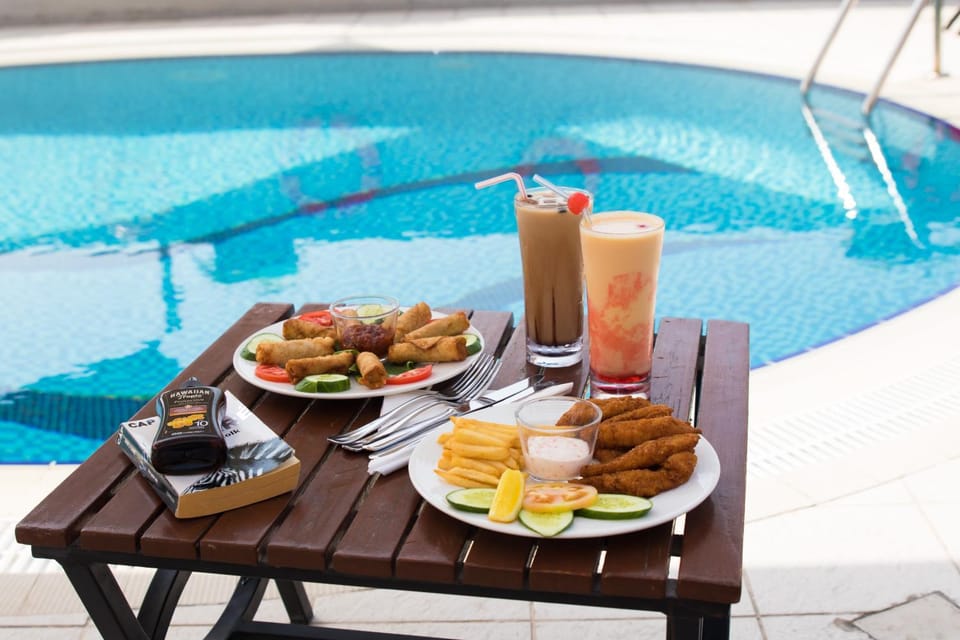 Food close-up, Swimming pool