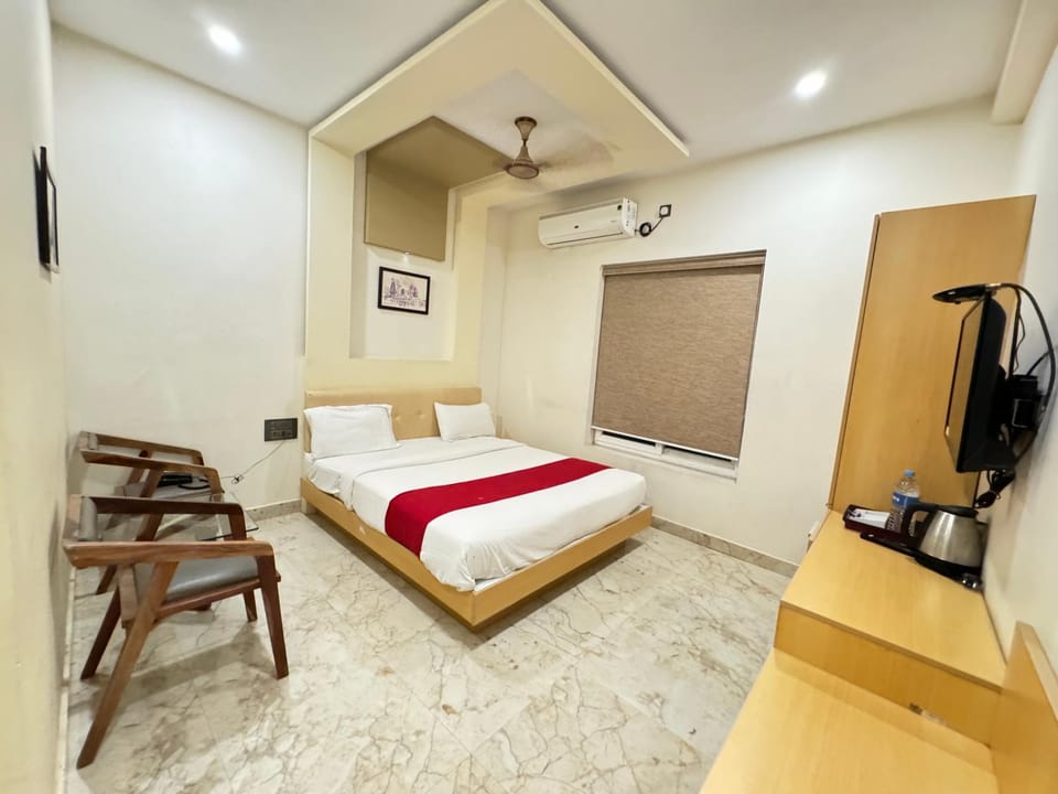 Bed, Living room, Photo of the whole room, Bedroom