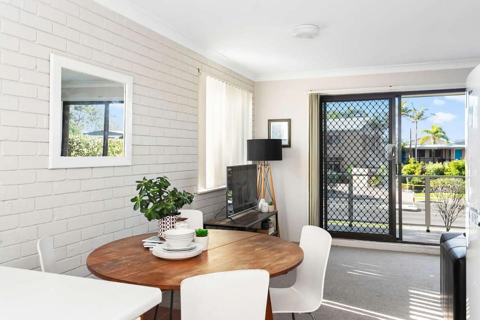 TV and multimedia, Coffee/tea facilities, Dining area, Street view