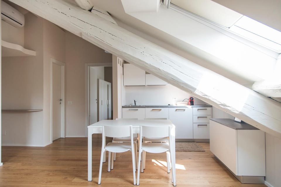 Breathtaking Castle View Youhosty - Quintino Sella Apartment in Milan