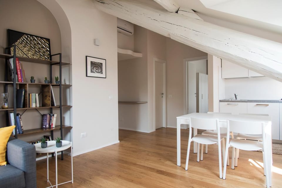 Breathtaking Castle View Youhosty - Quintino Sella Apartment in Milan