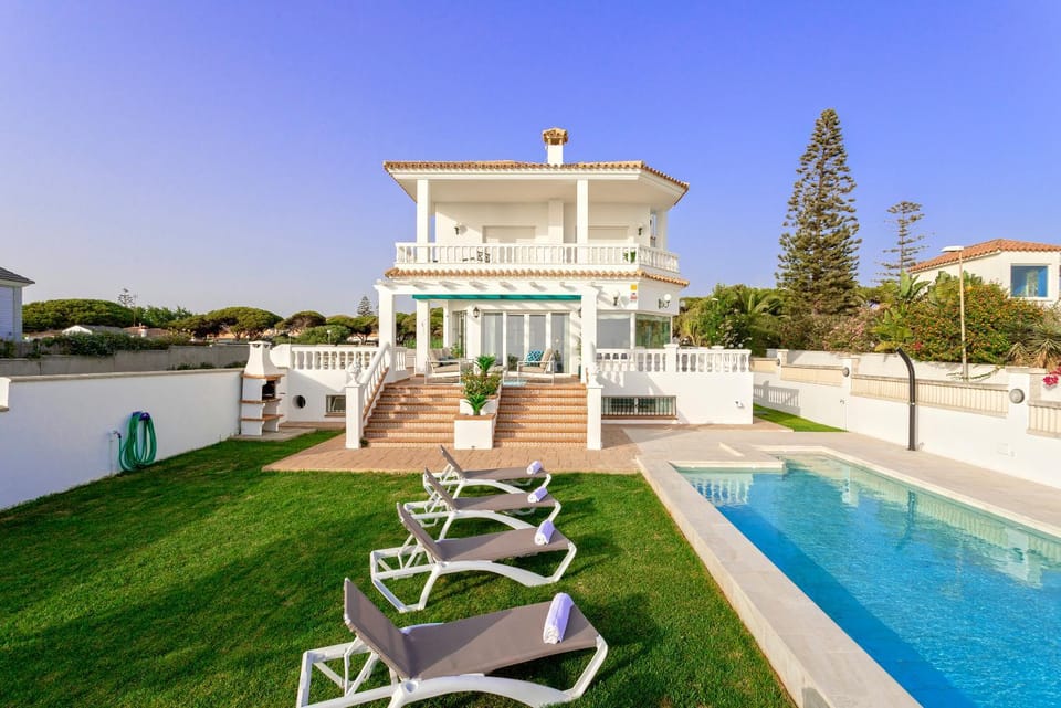 Property building, Garden, Garden view, Swimming pool, sunbed