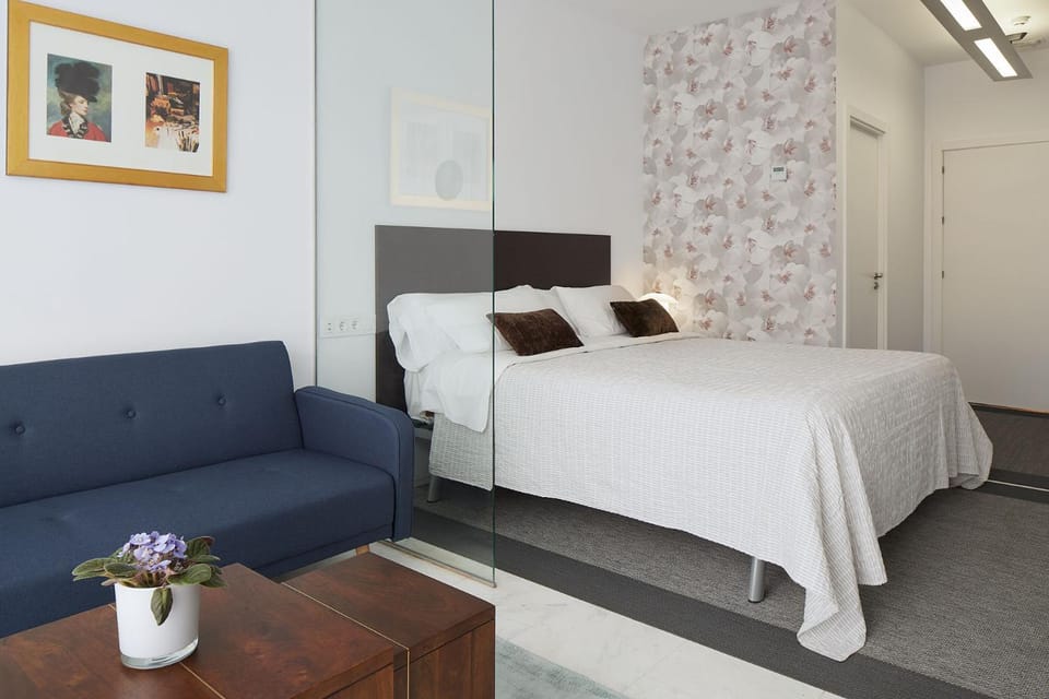 Bed, Living room, Photo of the whole room, Bedroom