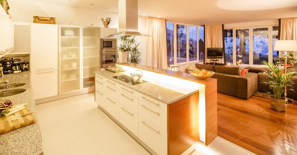 Kitchen or kitchenette, Living room