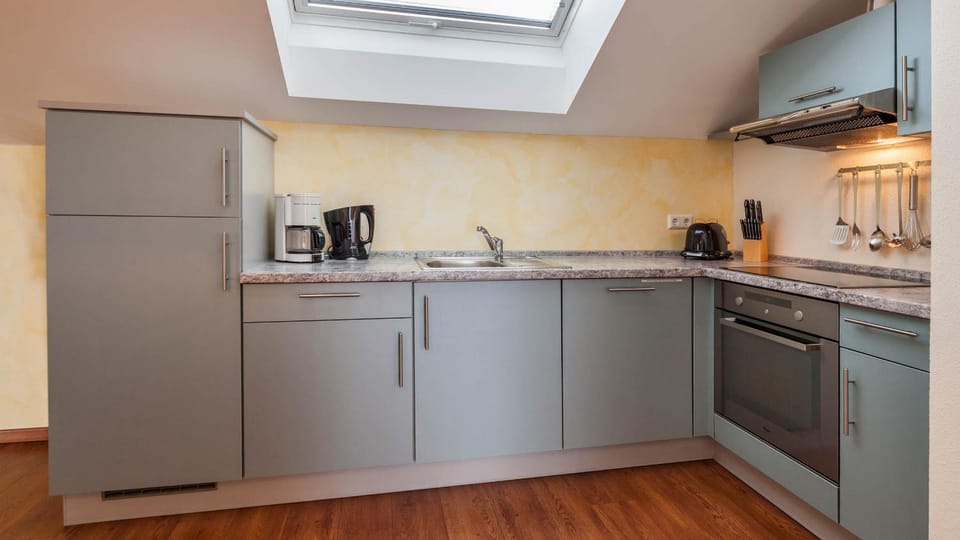 Kitchen or kitchenette, pet friendly, stove
