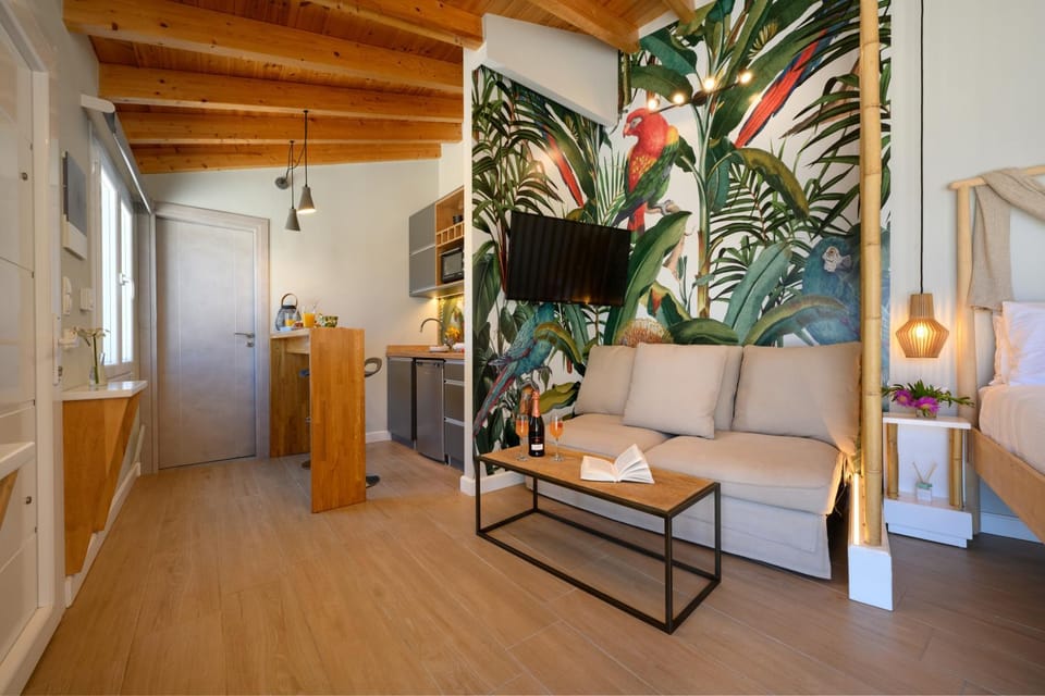 Living room, Bedroom, kitchen