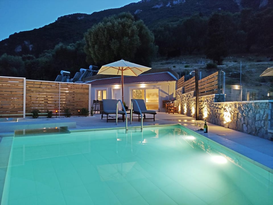 Swimming pool, Swimming pool