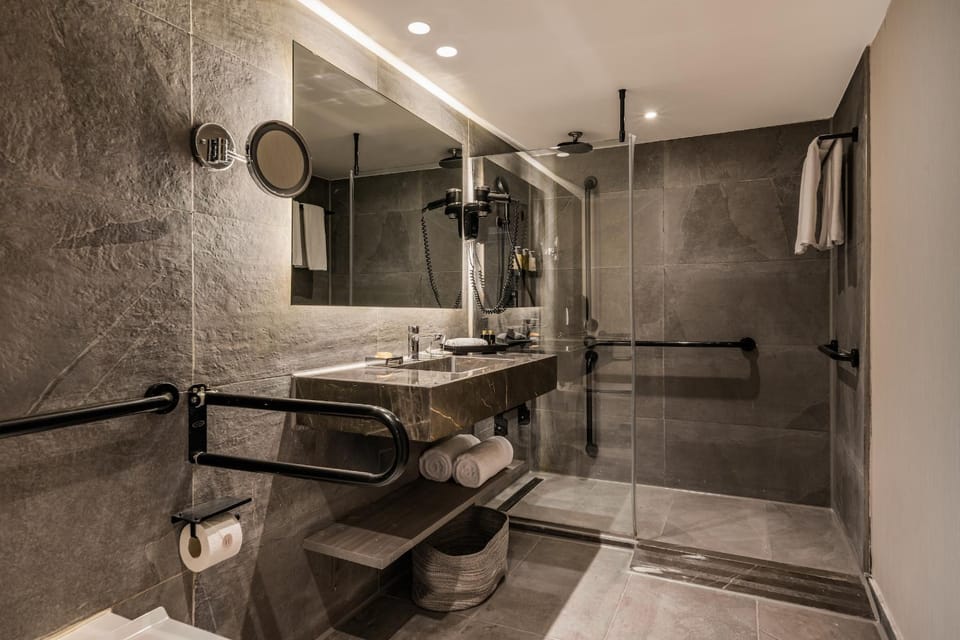 Shower, Bathroom, towels