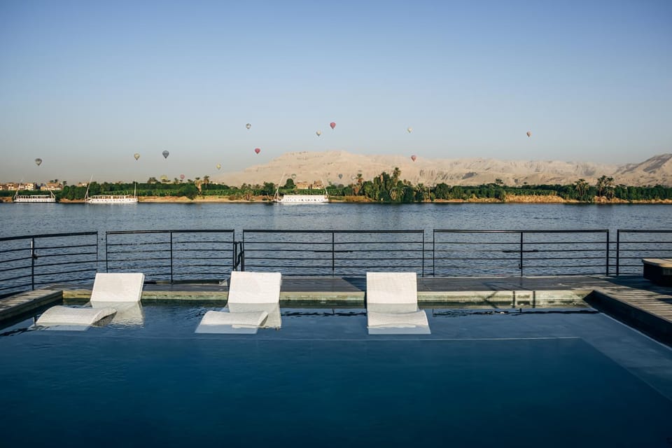 Swimming pool, sunbed