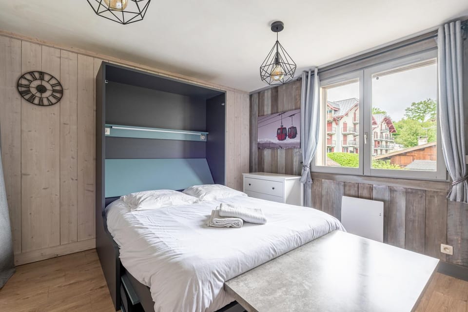 Living room, Bedroom