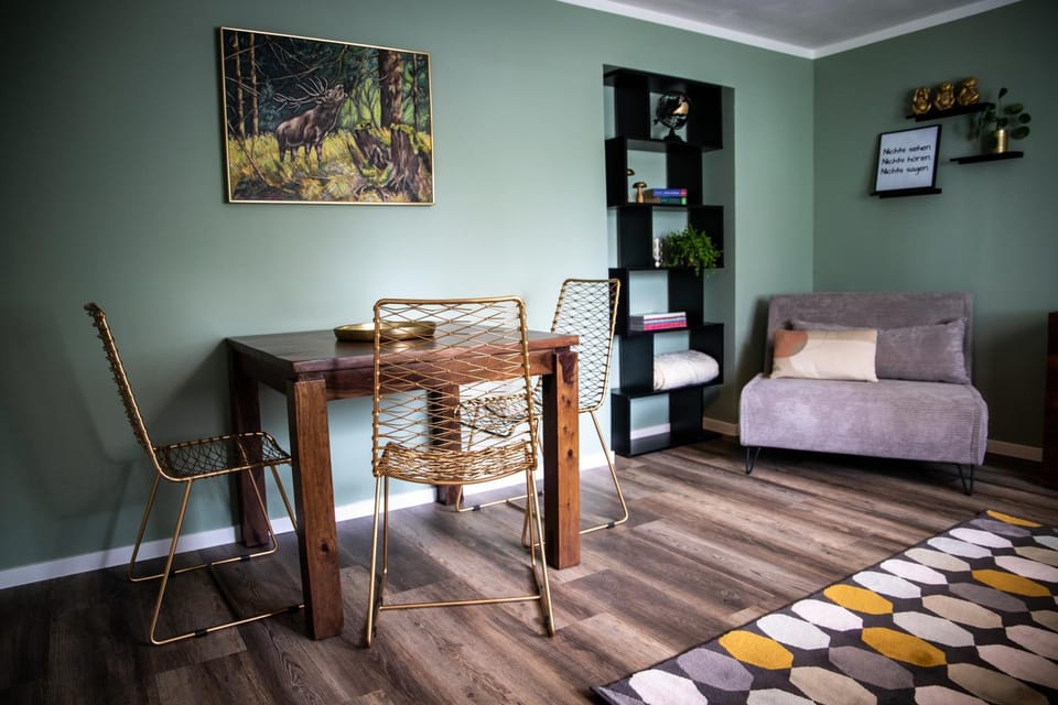 Staff, Living room