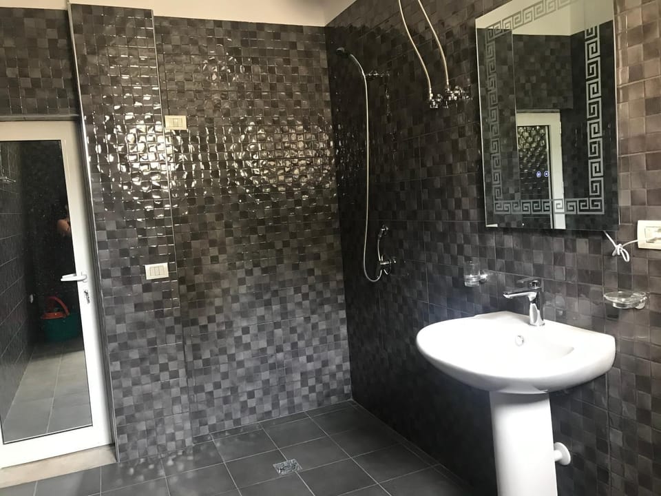 Green house, 1 bedroom & 1 kitchen apartment, located in Elbasan city center Apartment in Tirana County, Albania