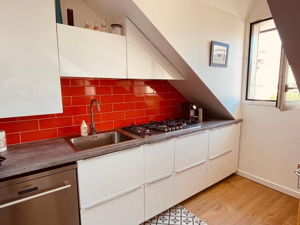 Kitchen or kitchenette