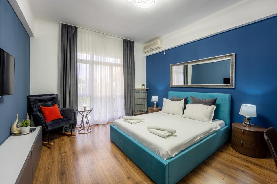 Photo of the whole room, Bedroom