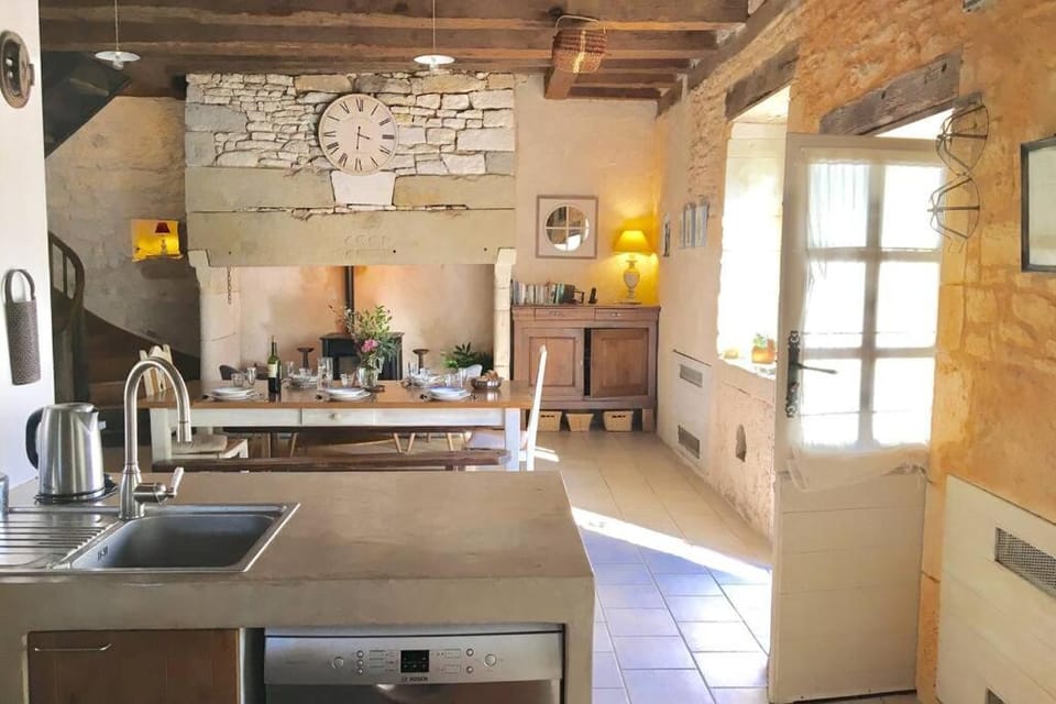 Kitchen or kitchenette, flat iron