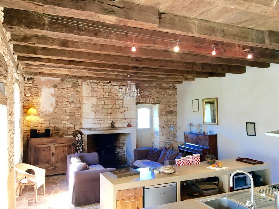 Kitchen or kitchenette, Living room, flat iron