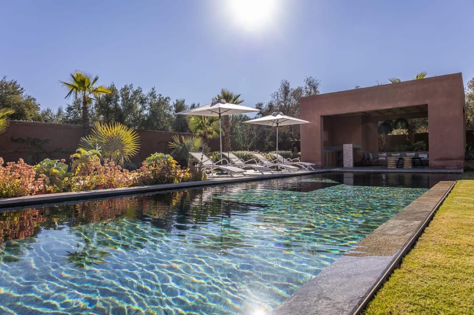 Spring, Day, Natural landscape, Garden, Garden view, Pool view, Swimming pool, sunbed