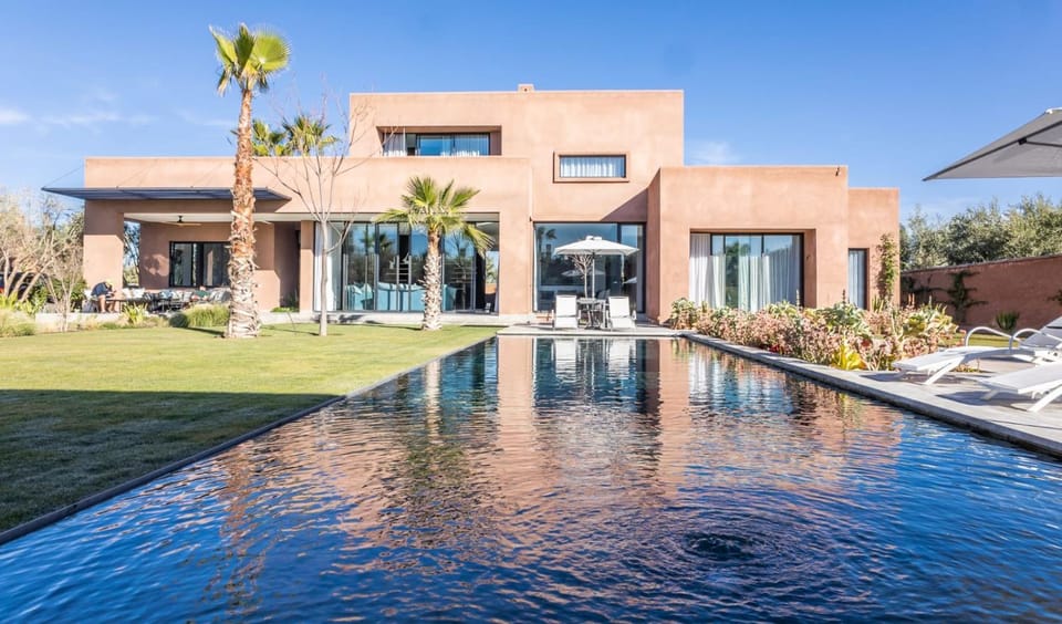 Property building, Day, Garden, Garden view, Pool view, Swimming pool, sunbed