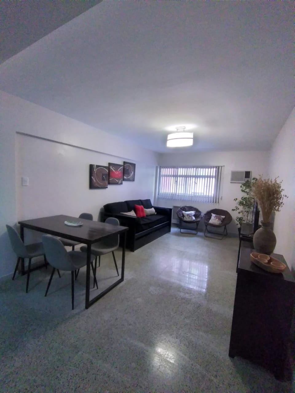Hermoso y amplio dpto en el corazón de Mendoza muy cercano a principales atracciones Apartment in Mendoza