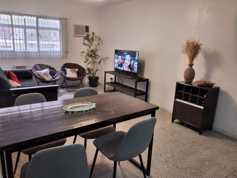 Hermoso y amplio dpto en el corazón de Mendoza muy cercano a principales atracciones Apartment in Mendoza