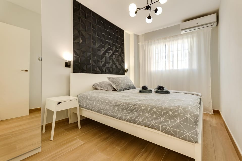 Bedroom, towels, wardrobe