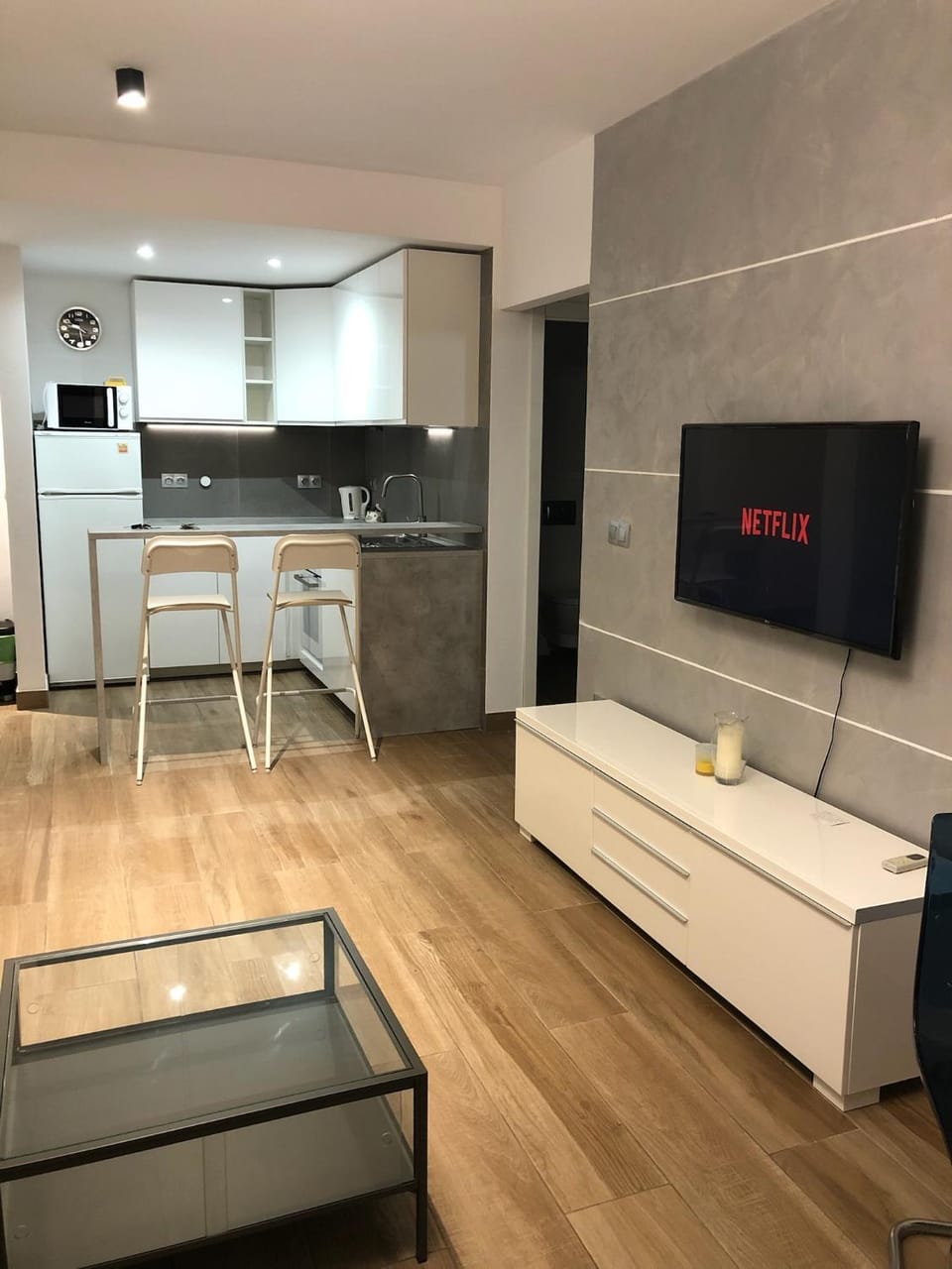 TV and multimedia, Kitchen or kitchenette, Seating area