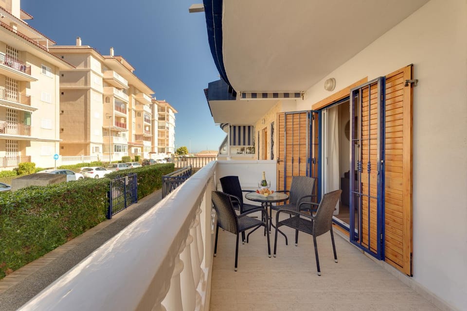 View (from property/room), Balcony/Terrace, City view