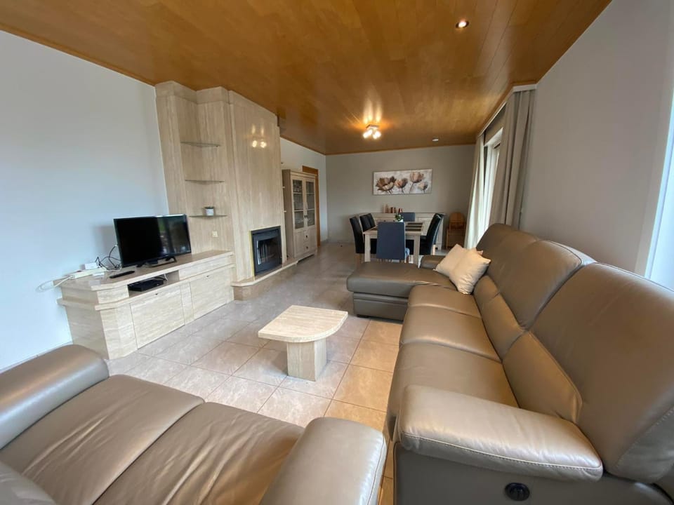 Communal lounge/ TV room, TV and multimedia, Living room, Seating area