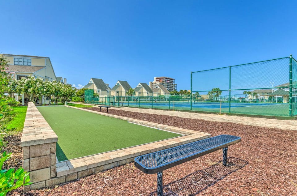 Sandpiper Cove Escape on Canal - Walk to Beach! House in Destin