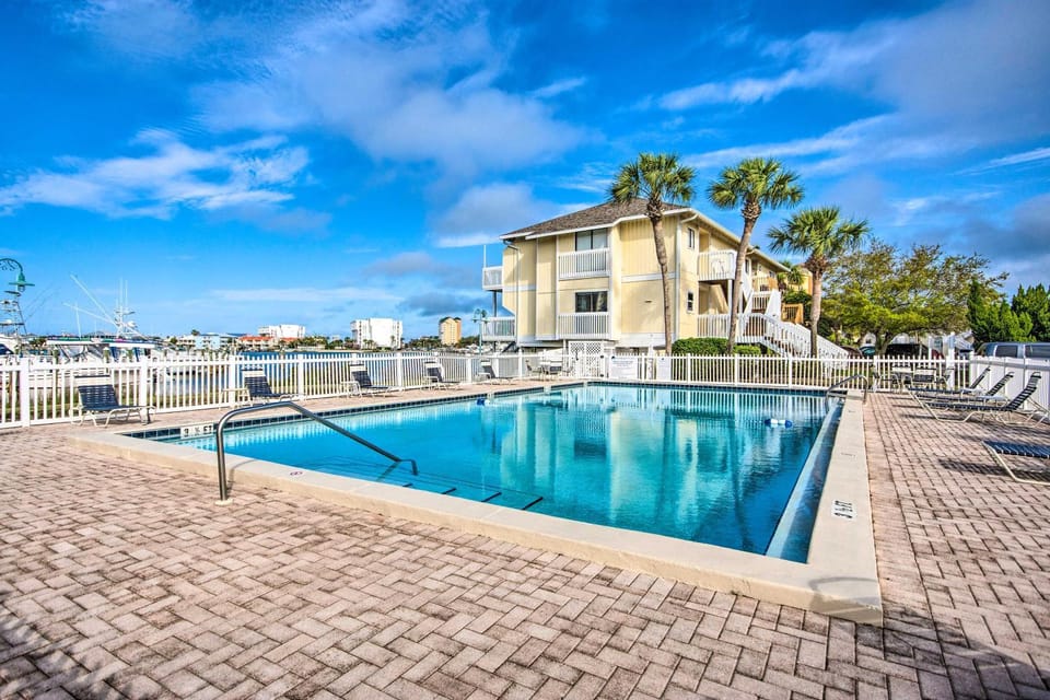 Sandpiper Cove Escape on Canal - Walk to Beach! House in Destin