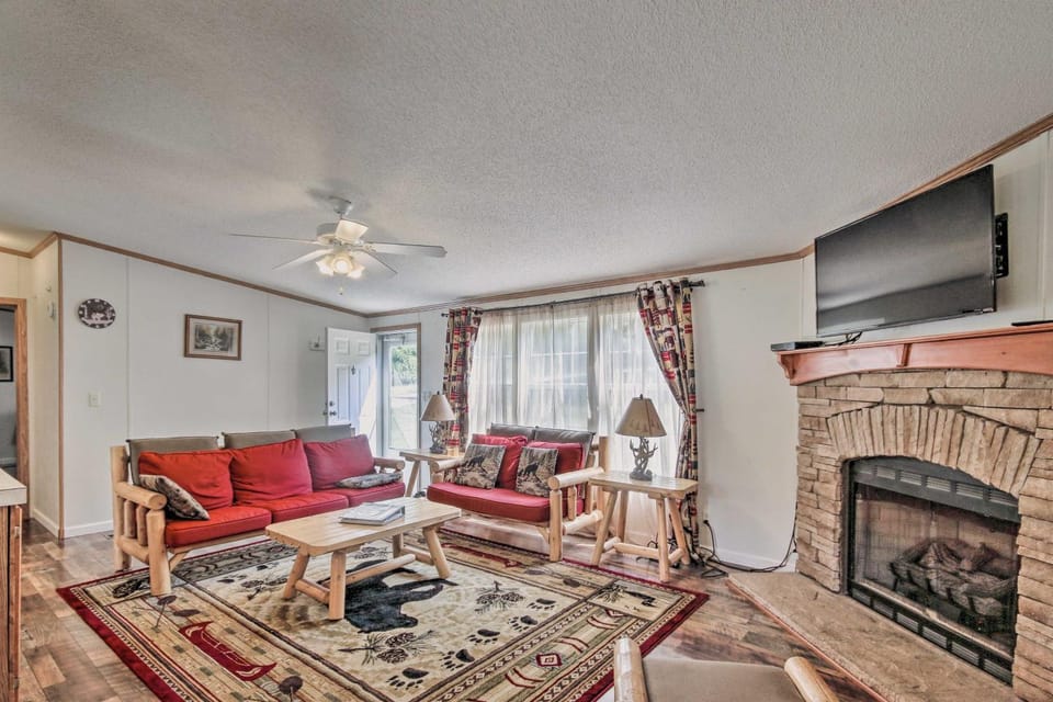 Shenandoah River Getaway < 9 Mi to Downtown Luray! House in Shenandoah Valley