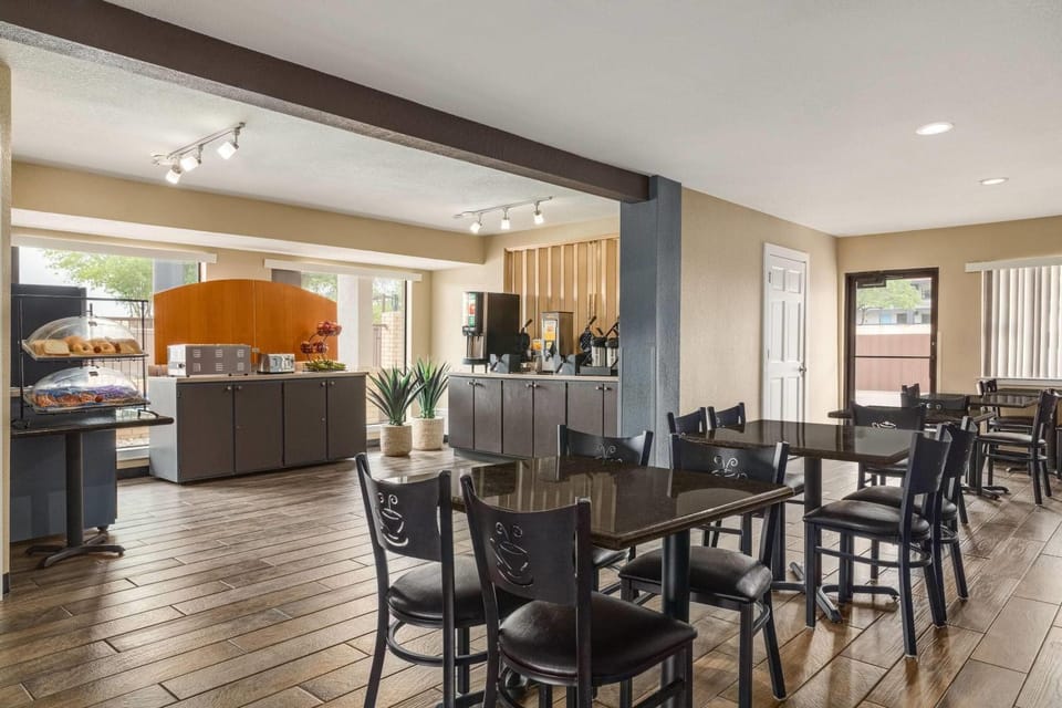 Restaurant/places to eat, Food and drinks