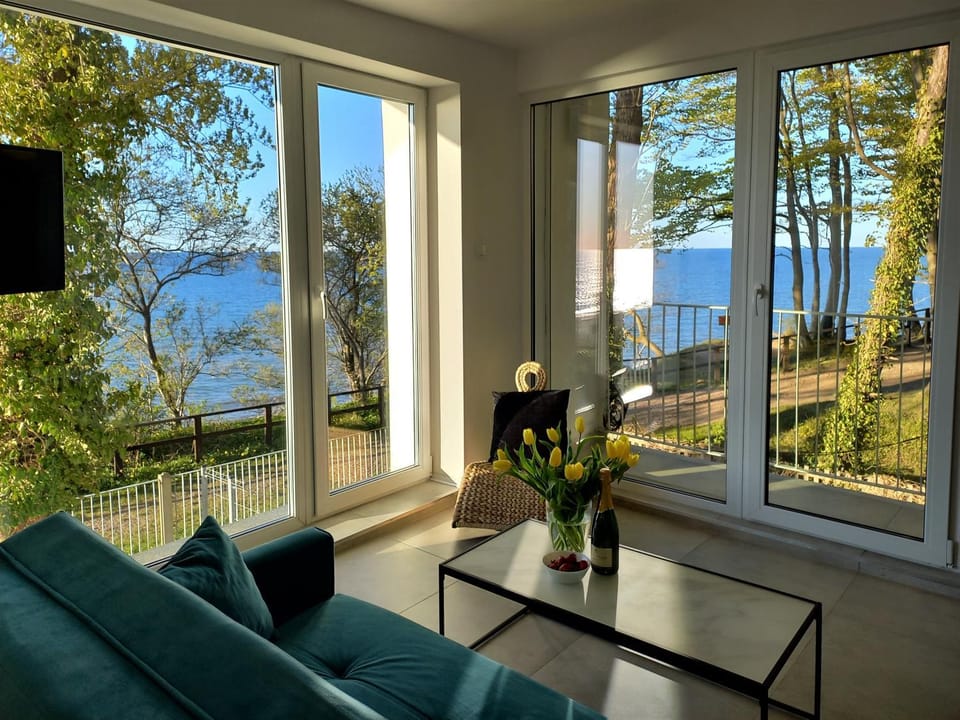 TV and multimedia, Balcony/Terrace, Living room, Seating area, Sea view, locker