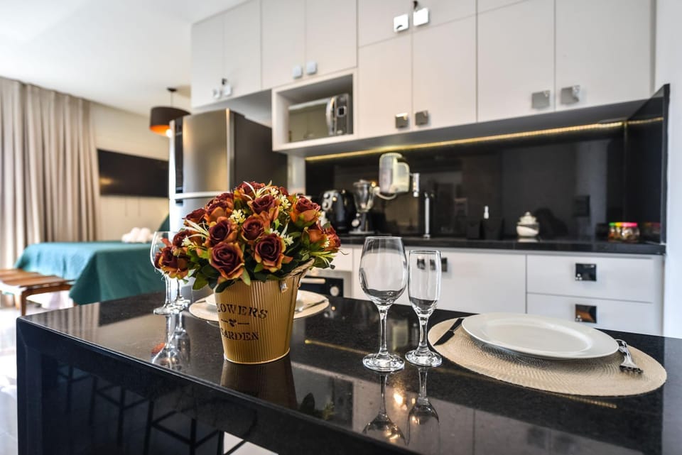 Kitchen or kitchenette, Dining area, Communal kitchen