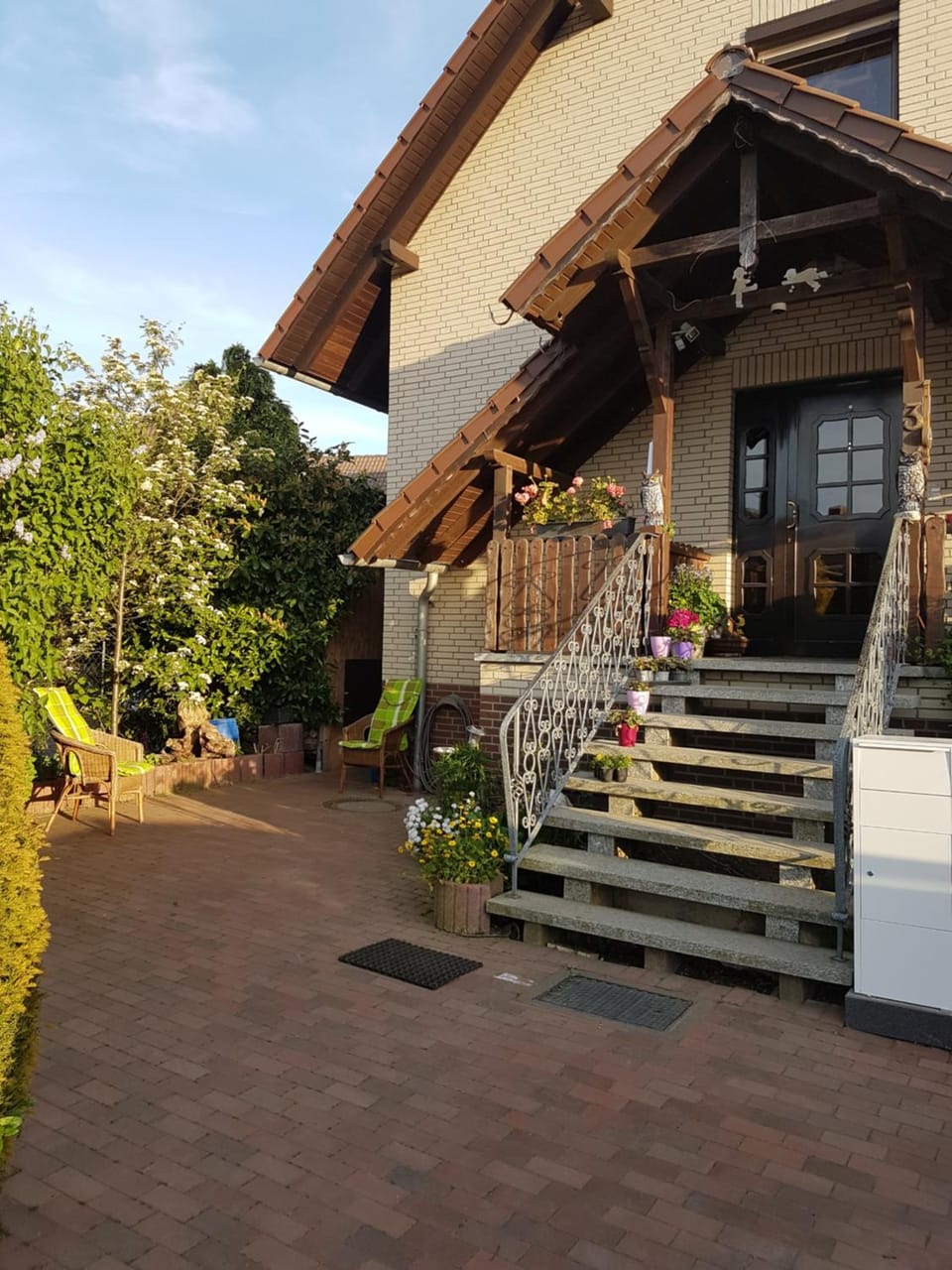 Property building, Patio, Facade/entrance