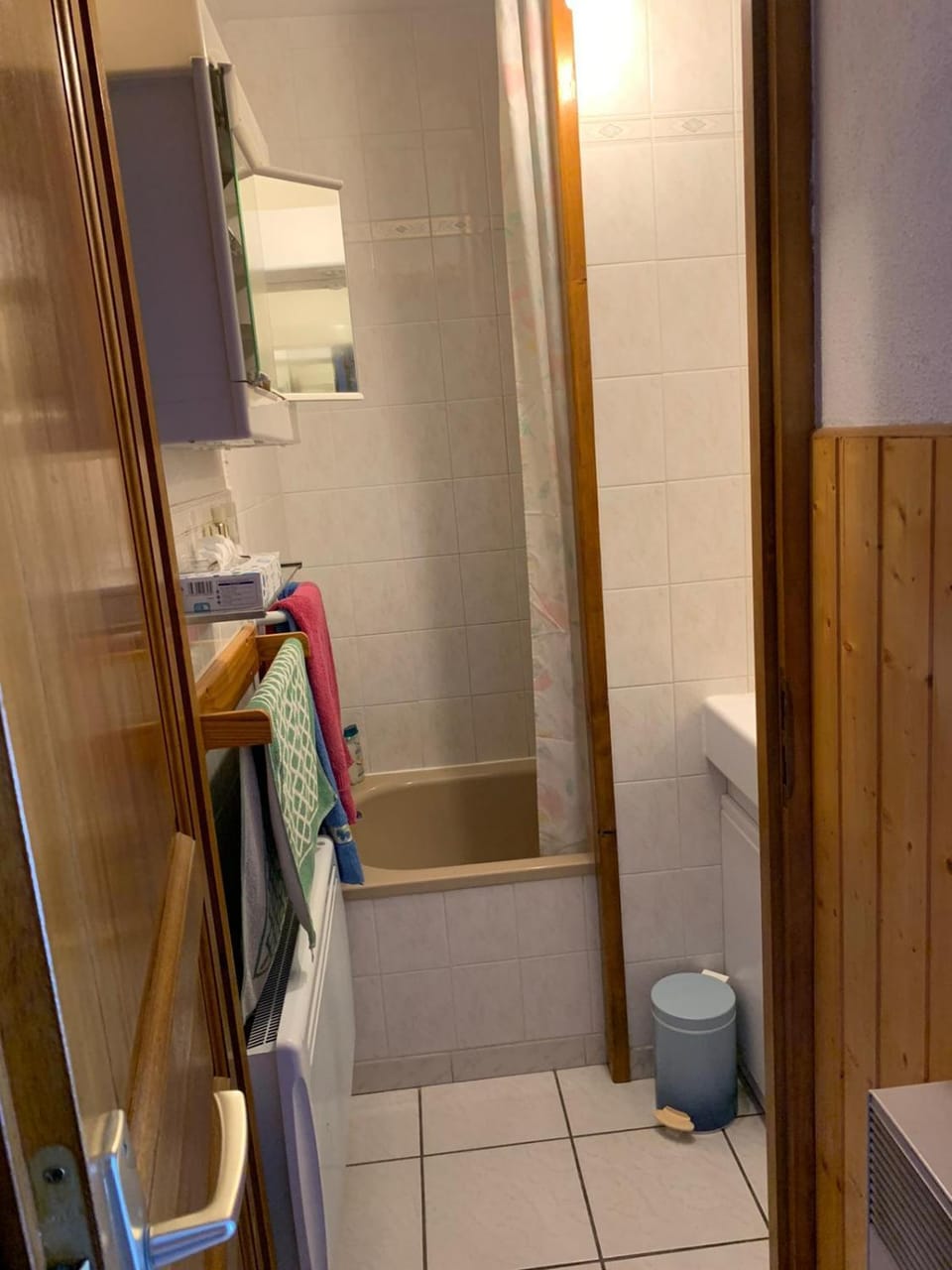 Studio Embrun à 10 mn à pied plan d eau de 2 à 4 personnes sans linge de lit ni serviettes situé 3 chemin de chadenas Apartment in Provence-Alpes-Côte d'Azur