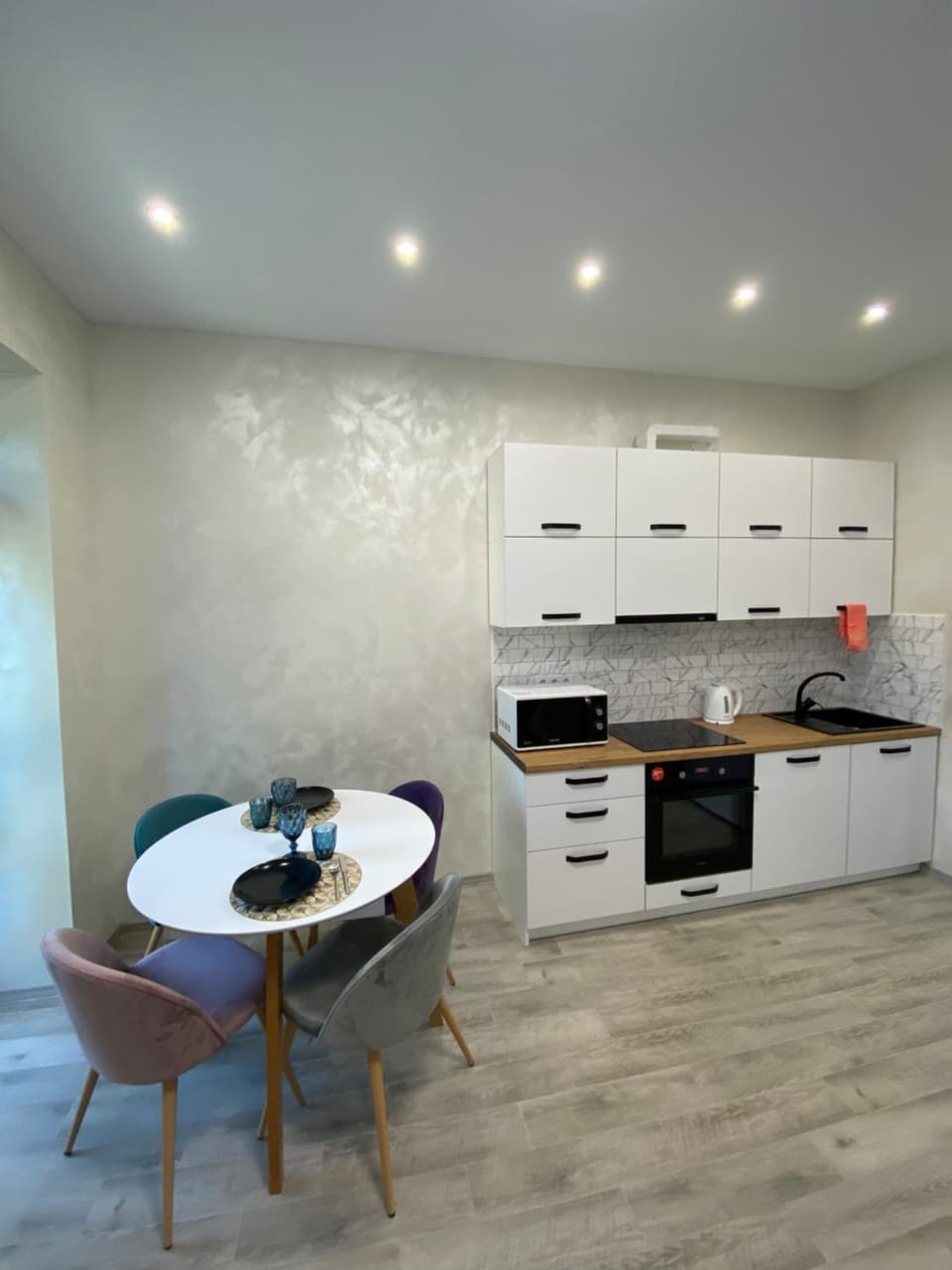 ЦЕНТР ЖК Театральний& Підземний ПАРКІНГ Студія Apartment in Ukraine