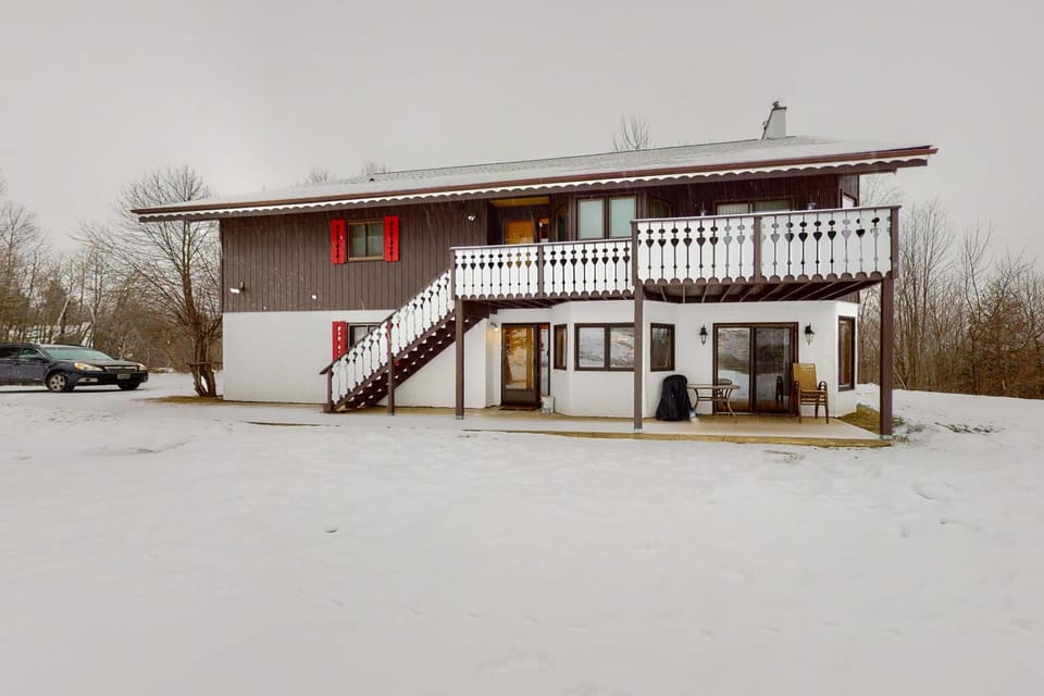 Best Views of Mt Washington Apartment in Glen
